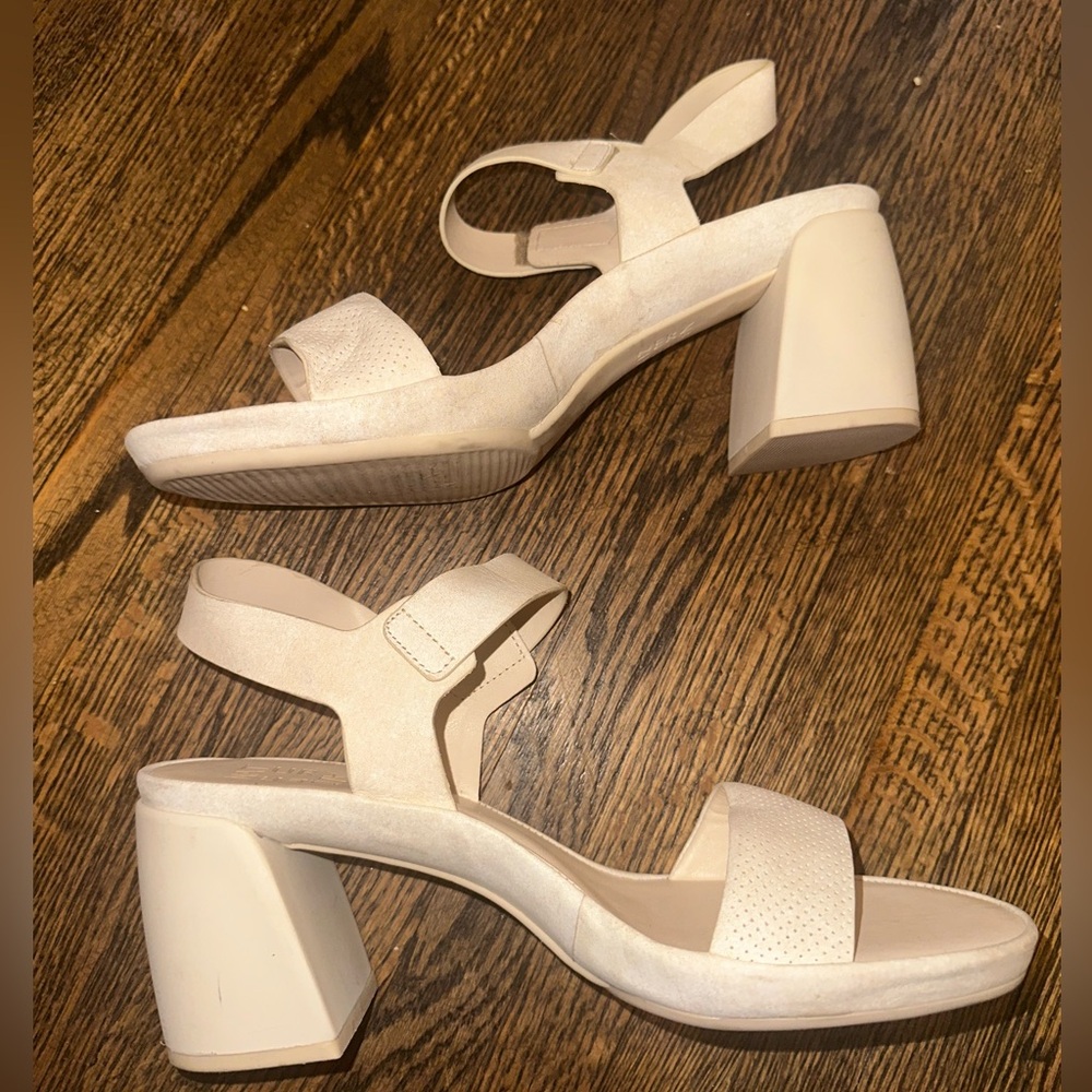 Naturalizer Beige Block Heel Sandals